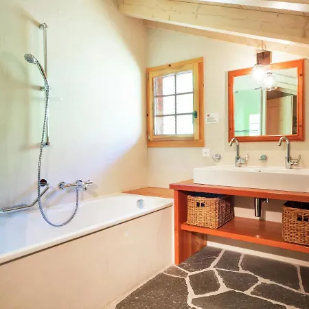 Cozy Chalet Near Ski Area In Heremence
